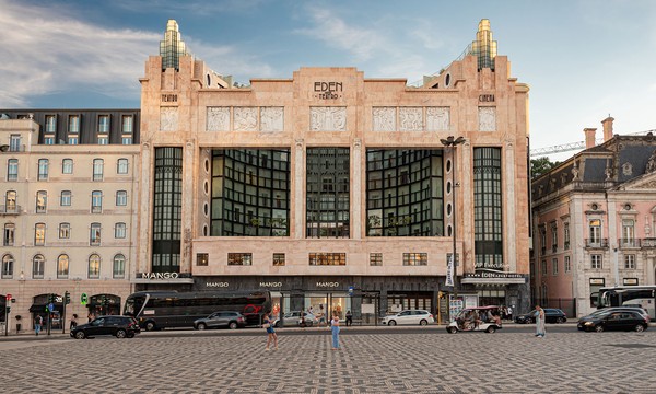 Lisboa - Teatro Eden (53853763539).jpg