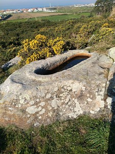 Medieval grave by Henrique Matos 01A.jpg