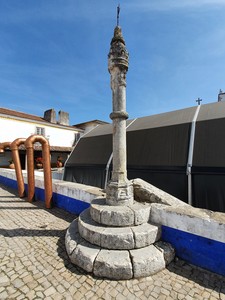 Pelourinho Praça de Santa Maria (Óbidos) 01.jpg