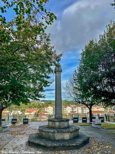 Pelourinho da Sertã - Portugal 🇵🇹 (54362547218).jpg