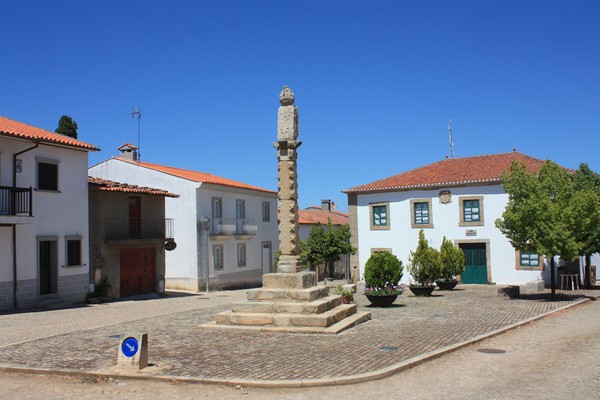 Pelourinho de Algoso - Algoso, Vimioso - 03.jpg