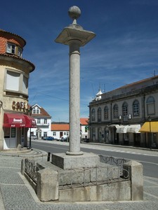 Pelourinho de Alijó.jpg