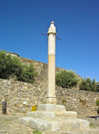 Pelourinho de Cabeço de Vide - Portugal (3033925873).jpg