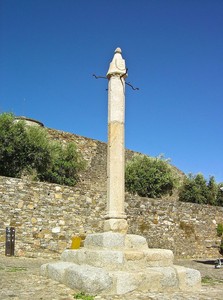 Pelourinho de Cabeço de Vide - Portugal (3033925873).jpg
