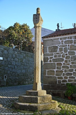 Pelourinho de Figueiró da Granja - Portugal (49682272816).jpg