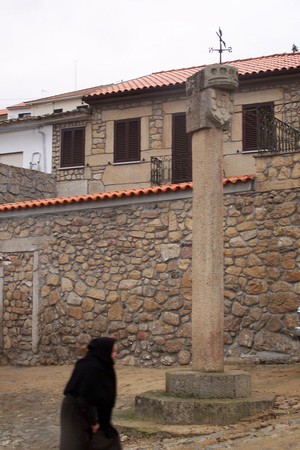 Pelourinho de Longroiva.jpg