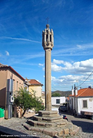 Pelourinho de Muxagata - Portugal (48521754942).jpg