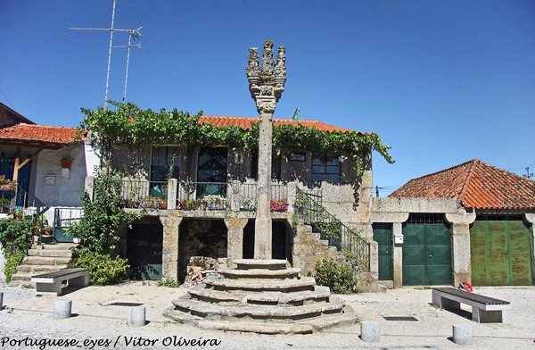 Pelourinho de Rua - Portugal (9416607313).jpg