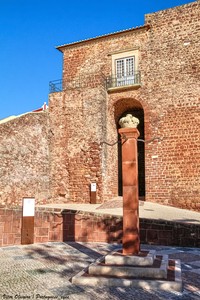 Pelourinho de Silves - Portugal (52091911746).jpg