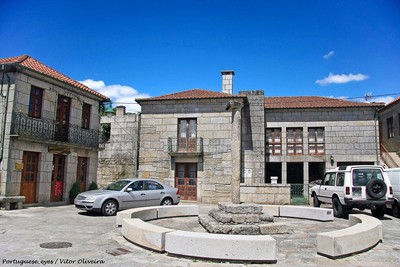 Pelourinho de Soajo - Portugal (48479511142).jpg