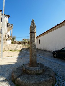 Pelourinho do Folhadal.jpg