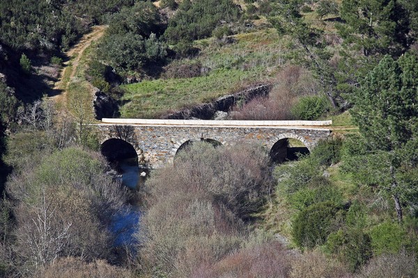 Ponte Romana dos Três Concelhos - Sambal - Portugal (20875768138).jpg