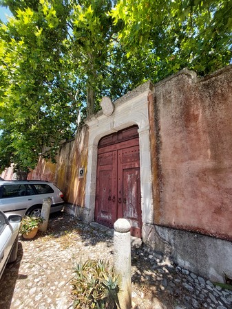 Portão de acesso ao Solar de Vargos, em Olaia e Paço, Torres Novas.jpg