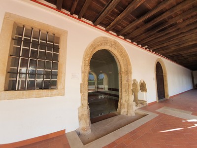 Portal manuelino Convento São Fancisco 04.jpg
