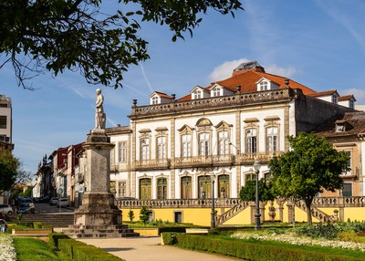 Praça Mouzinho de Albuquerque - Braga, Portugal (54373749172).jpg