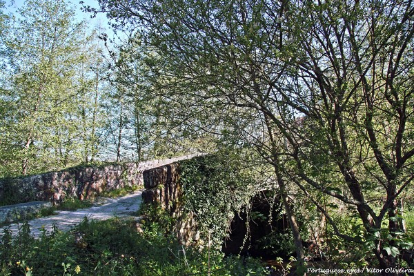 Rio Vade - Ponte da Barca - Portugal (17319826801).jpg