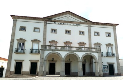 Teatro Garcia de Resende Lagos.jpg