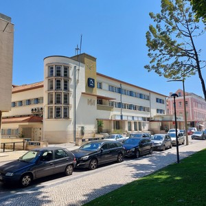 Vista distante para Edifício dos CTT da Figueira da Foz.jpg