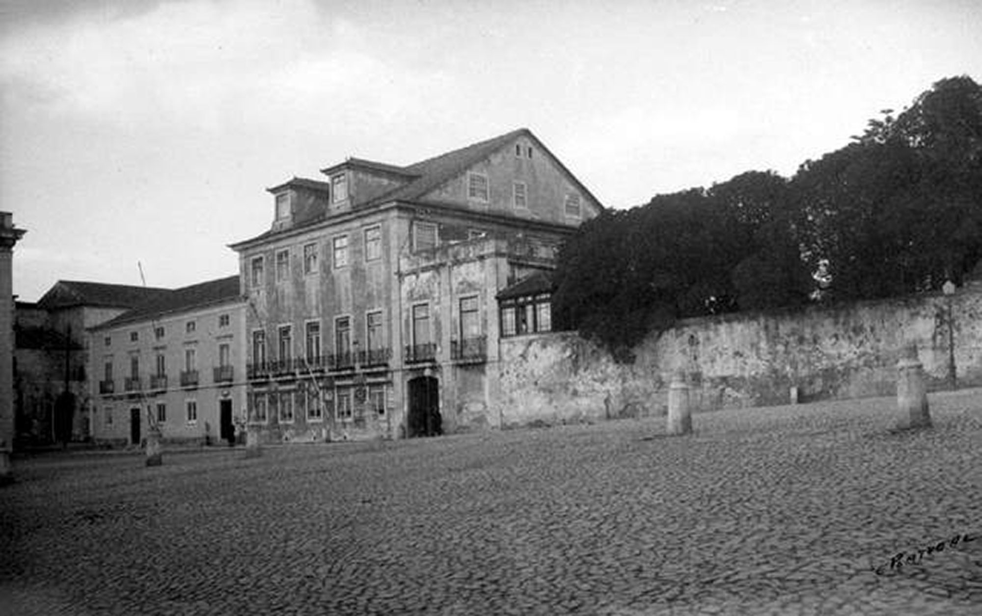 Largo dos Jerónimos